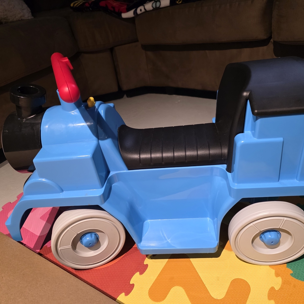 Thomas & Friends Blue Ride-On Train - Picture 4 of 4